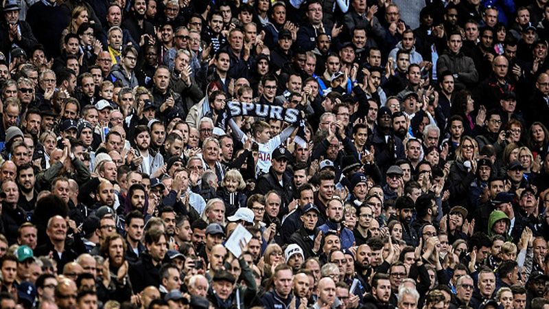 Fans Tottenham Hotspur sempat mendapat tindakan kekerasan dari pihak keamanan di Madrid jelang Final Liga Champions Minggu (02/06/19) dini hari nanti. Copyright: © INDOSPORT