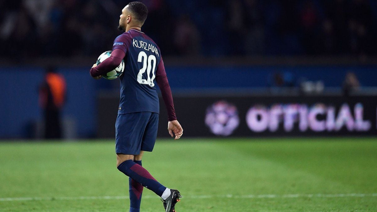 Barcelona akan meluncurkan langkah mendatangkan bintang Paris Saint Germain (PSG) Layvin Kurzawa secara gratis pada akhir musim nanti. Copyright: © Getty Images