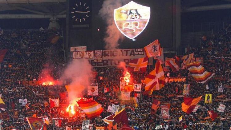 Serangan Fans AS Roma ke Fans Liverpool. Copyright: Â© Sportbible