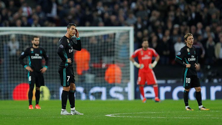 Laga derby melawan Atletico Madrid diyakini akan menjadi kebangkitan Real Madrid yang tampil tak konsisten sepanjang awal musim ini. Copyright: © Daily Mail