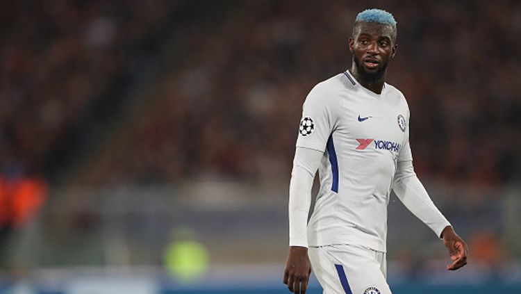 Klub raksasa Serie A Liga Italia, AC Milan, mendapat angin segar lantaran Chelsea siap menurunkan klausul pelepasan Tiemoue Bakayoko. Copyright: © Getty Images