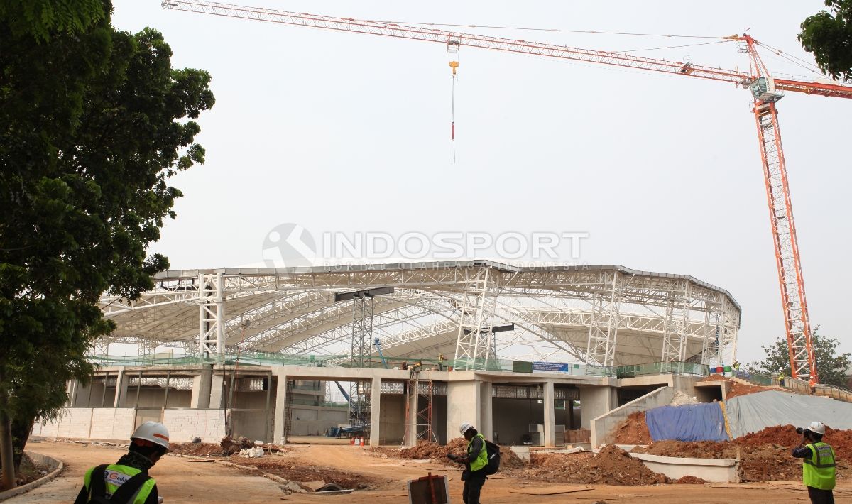 Tahap pembangunan velodrome ini sudah mencapai 65,9 persen. Copyright: © Herry Ibrahim/INDOSPORT