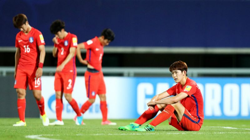 Timnas Korea Selatan U-20 meratapi kekalahan mereka atas Portugal U-20. Copyright: © Getty Images