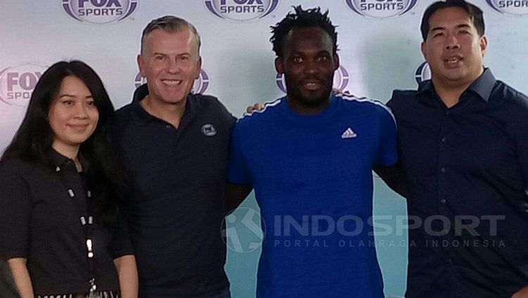 Michael Essien (biru). Copyright: © Annisa Hardjanti/INDOSPORT