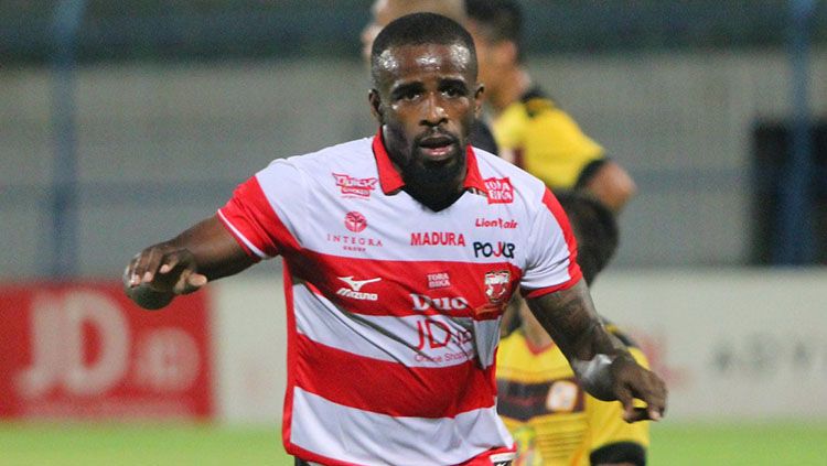 Greg Nwakolo, penyerang Madura United. Copyright: © Instagram/@@MaduraUnitedFC
