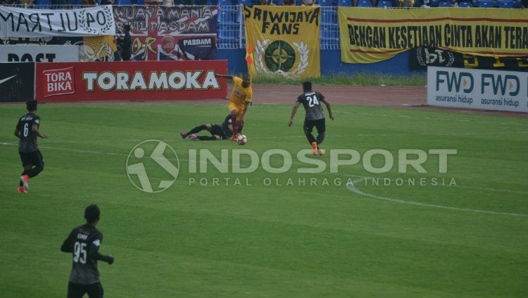 Sriwijaya Fc saat mengalahkan Persegres 10-2 Copyright: © INDOSPORT/Muhammad Effendy