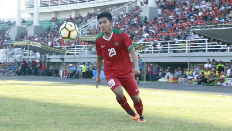 Firza Andika di laga persahabatan melawan Timnas Jepang di GBK. Copyright: Â© Abdurrahman Ranala/INDOSPORT