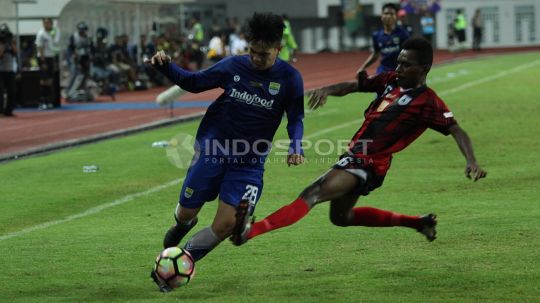 Persipura Jayapura U-19 vs Persib Bandung U-19. Copyright: © INDOSPORT/Herry Ibrahim