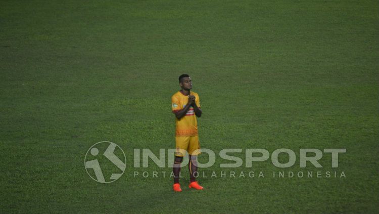 Bek Sriwijaya FC asal Papua,  Marckho Sandy Copyright: © INDOSPORT/Muhammad Effendy