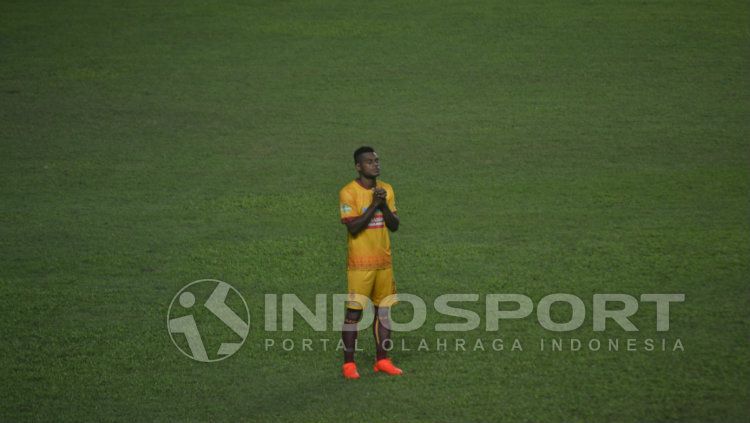 Bek Sriwijaya FC asal Papua,  Marckho Sandy. Copyright: © INDOSPORT/Muhammad Effendy