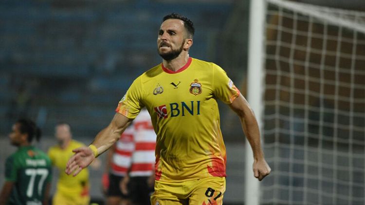 Spaso Selebrasi Usai Cetak Gol ke Gawang MU Copyright: © MEDIA BHAYANGKARA