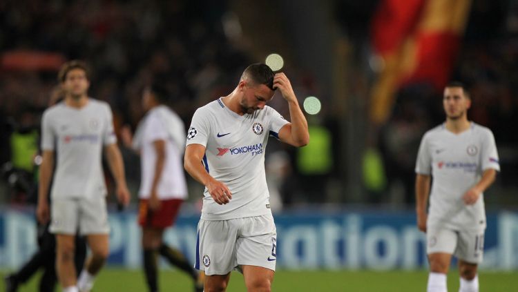 Pemain Chelsea yang kini dipinjamkan ke Aston Villa, Danny Drinkwater, harus mendapat sanksi keras usai berkelahi dengan rekan setim di sesi latihan Copyright: © Getty Images