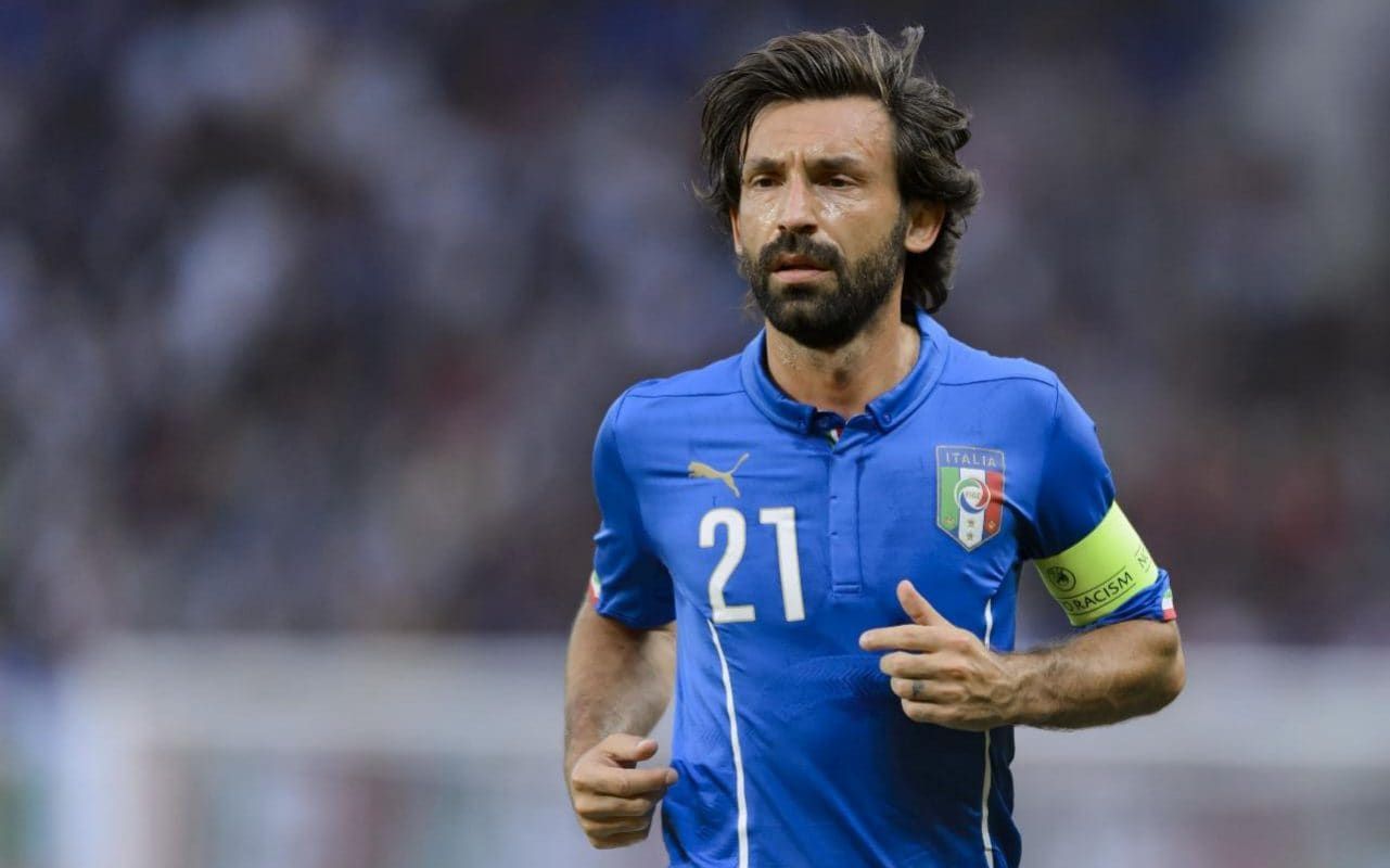 Andrea Pirlo memainkan peran Regista saat bermain untuk Timnas Italia Copyright: © telegraph.uk