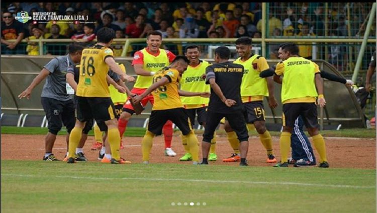 Selebrasi unik Dedi Hartono bersama Barito Putera. Copyright: © Instagram.com/psbaritoputeraofficial