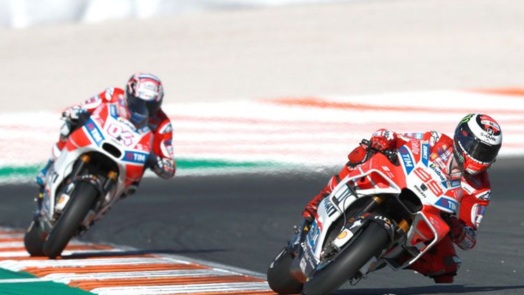 Andrea Dovizioso dan Jorge Lorenzo. Copyright: © LAT IMAGES