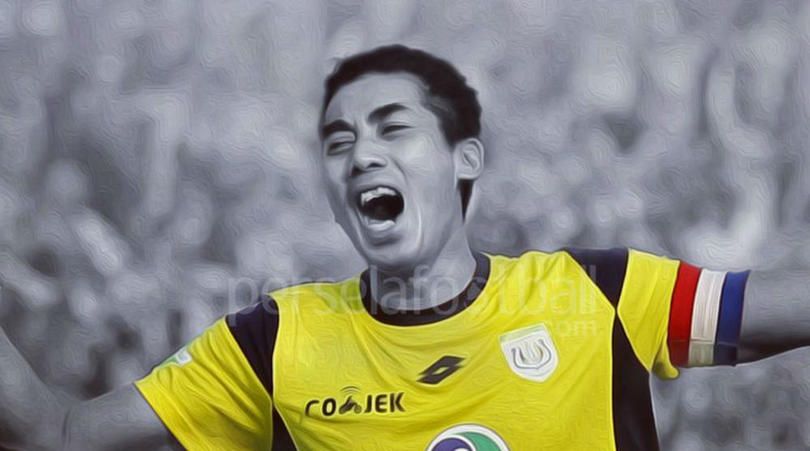 Kapten Persela, Eky Taufik, menyampaikan pesan-pesan khusus di hari ulang tahun legenda klub, Alm. Choirul Huda. Copyright: © FourFourTwo