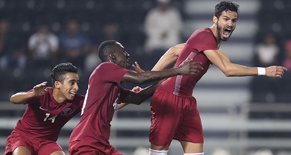 Rafat Muhtadi (kanan) bersama Timnas Suriah. Copyright: © Getty Images