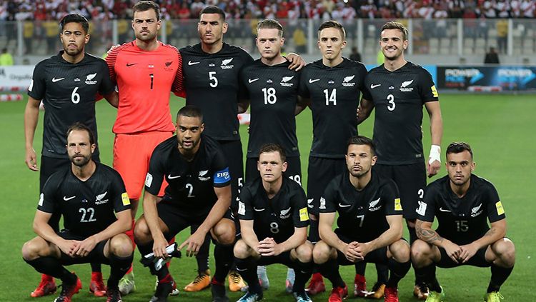 Selandia Baru menjelang laga krusial melawan Peru. Copyright: © FIFA