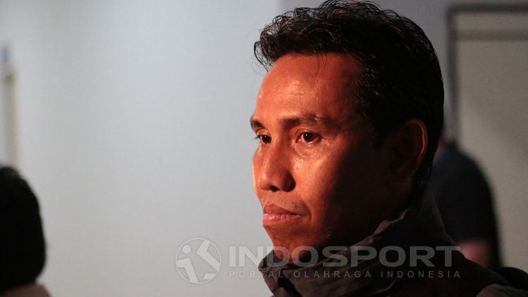 Pelatih Timnas Indonesia, Bima Sakti. Copyright: © Petrus Manus Da Yerimon/INDOSPORT