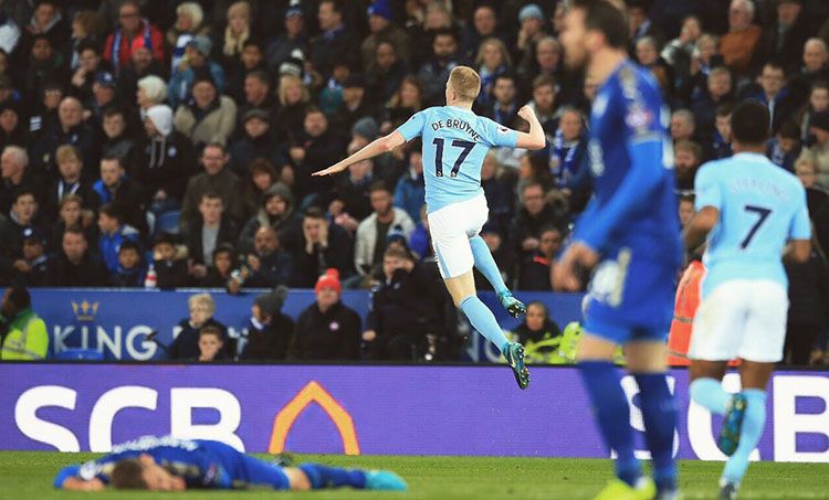 Selebrasi Kevin De Bruyne usai cetak gol ke gawang Leicteser. Copyright: © Man City