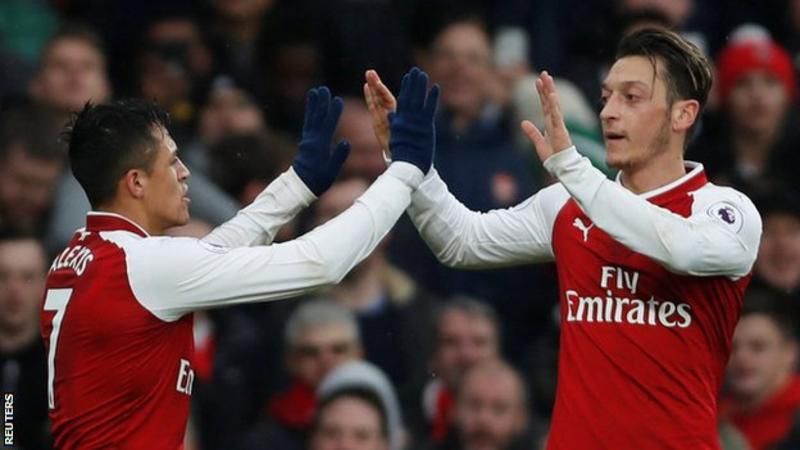 Alexis Sanchez dan Mesut Ozil. Copyright: © bbc.com