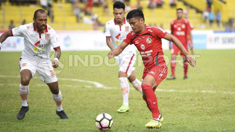 Irsyad Maulana saat membela Semn Padang di Liga 1 2017 Copyright: © INDOSPORT/Taufik Hidayat