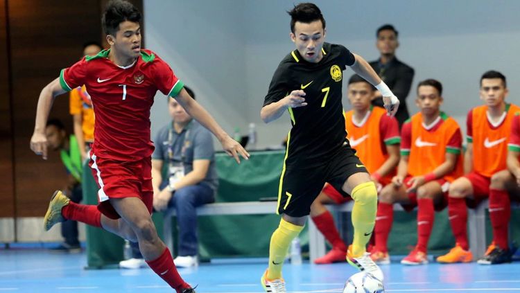 Kapten Timnas Futsal Malaysia, (kiri) Khairul Effendy Bahrin. Copyright: © assets.bharian.com