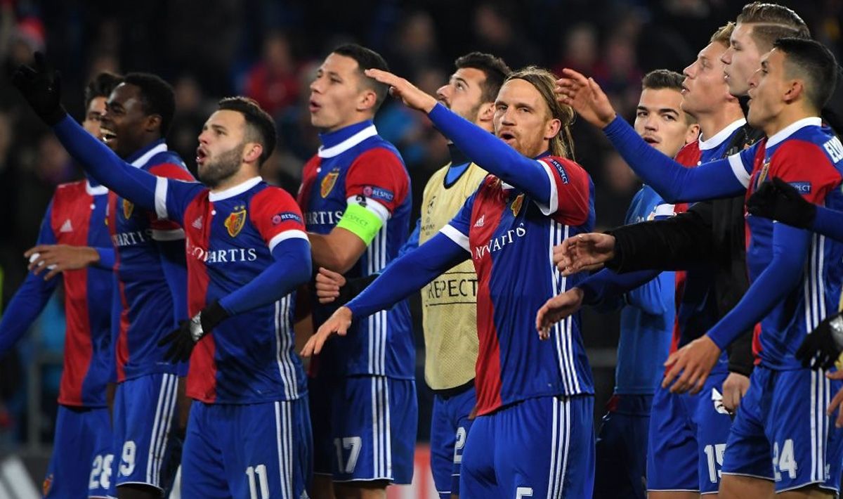Pemai Basel melakukan selebrasi setelah berhasil kalahkan Man United dengan skor 1-0 tanpa balas. Copyright: © Getty Images