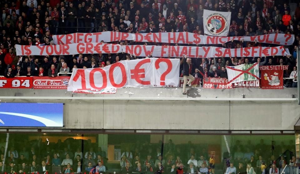 Protes fans Bayern di stadion Anderlecht Copyright: © The Sun