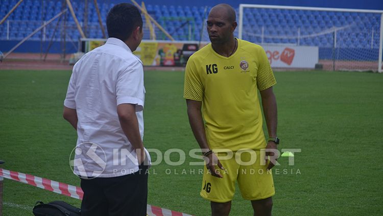 Keith Kayamba Gumbs saat masih menjadi asisten pelatih Sriwijaya FC. Copyright: © Indosport/M Effendi