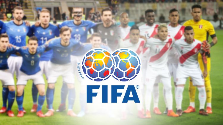 Skuat Timnas Italia, Peru dan logo FIFA. Copyright: © INDOSPORT