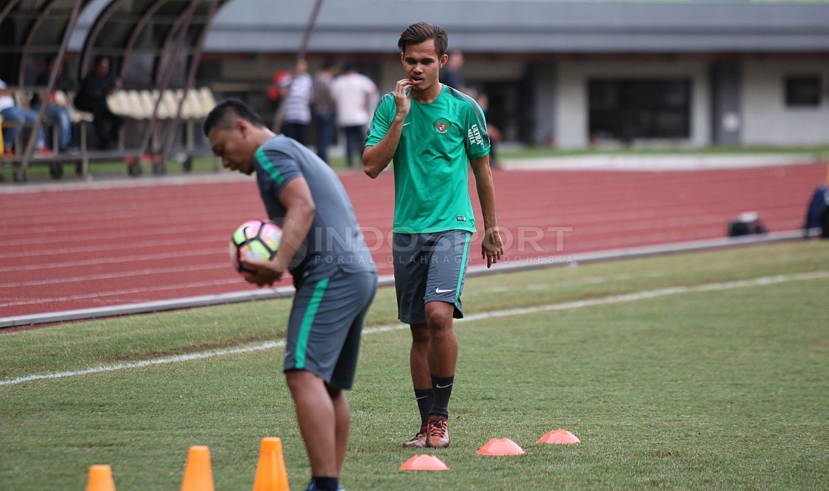 Rezaldi Hehanusa saat mengikusi sesi latihan Timnas Indonesia U-23 bersama Luis Milla. Copyright: © Herry Ibrahim/INDOSPORT