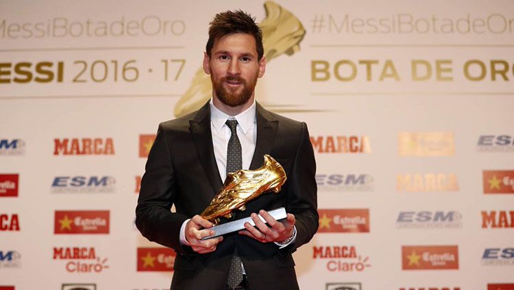 Lionel Messi memenangkan penghargaan sepatu emas Eropa. Copyright: © Twitter/FC Barcelona