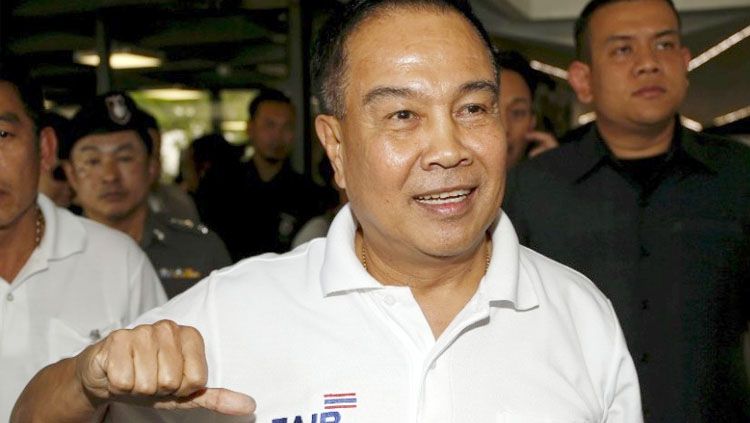 Somyot Poompanmoung (Presiden Asosiasi Sepakbola Thailand). Copyright: © REUTERS/Athit Perawongmetha