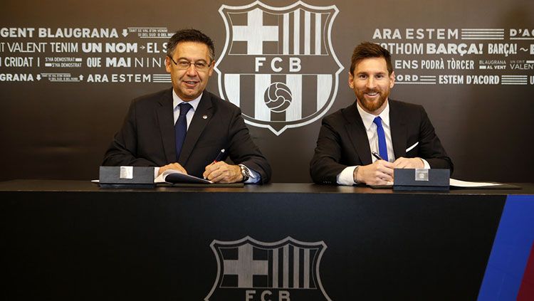 Lionel Messi memperpanjang kontraknya bersama Barcelona. Copyright: © FC Barcelona