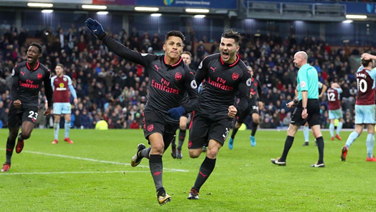 Selebrasi Alexis Sanchez usai cetak gol. Copyright: © Getty Images