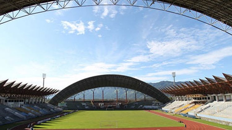 Sedikitnya ada 4 stadion sepak bola Indonesia yang ternyata pernah rusak akibat gempa bumi. Stadion mana saja kira-kira? Copyright: © Catatan Warnet BMI Pacitan