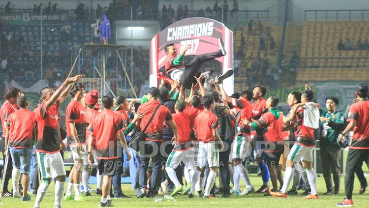 Persebaya Surabaya juara Liga 2 2017. Copyright: © Indosport/Arif Rahman