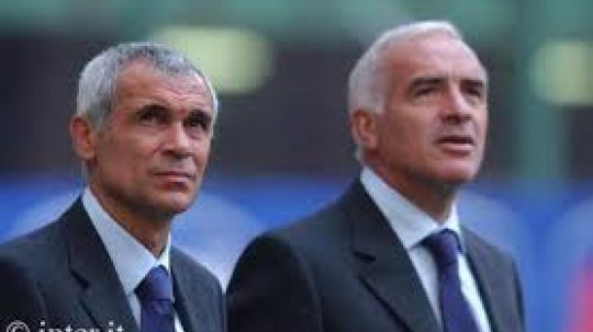 Hector Cuper dan Mario Gomez Copyright: © Inter.it