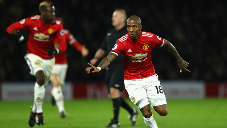 Ashley Young melakukan selebrasi usai mencetak gol. Copyright: © Getty Images