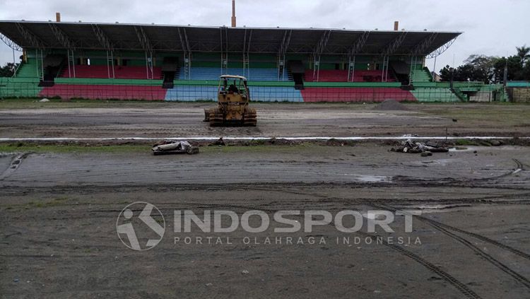 Kondisi Stadion Teladan yang masih menjalani renovasi. Copyright: © Indosport/Kesuma Ramadhan