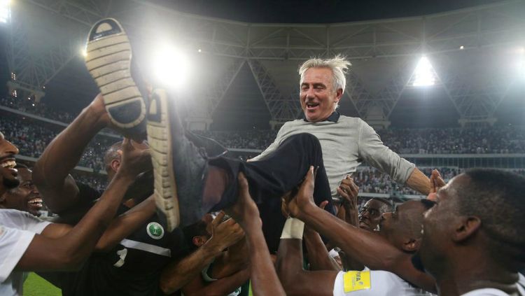 Pelatih yang membawa Belanda tembus final Piala Dunia 2010, Bert van Marwijk kembali ditunjuk menangani Uni Emirates Arab (UEA). Copyright: © AP Photo