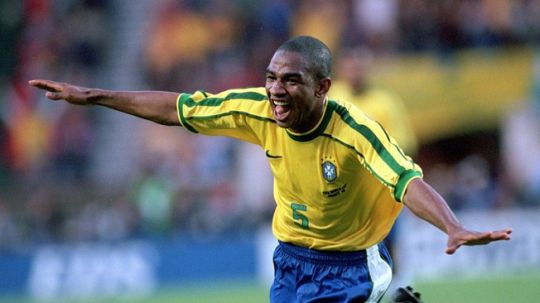 Cesar Sampaio mencetak gol perdana bagi Brasil di Piala Dunia 1998. Copyright: © fifa.com