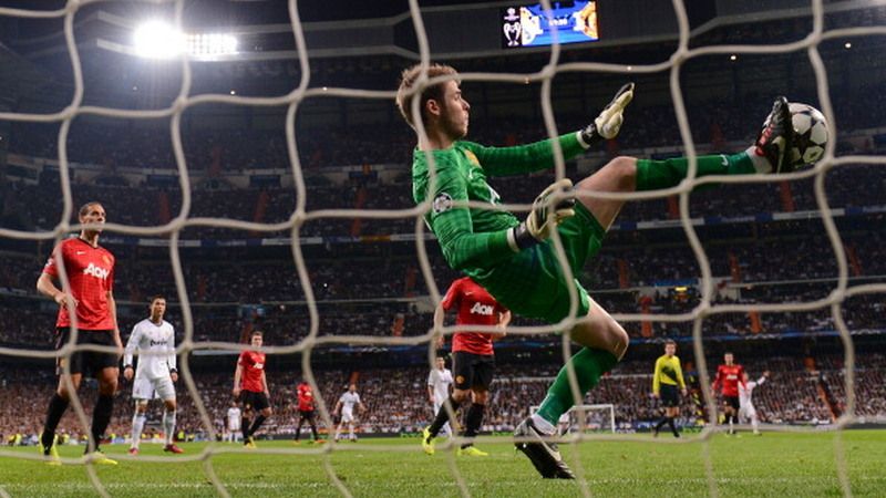 Aksi teatrikal David De Gea saat melawan Real Madrid, 2013 silam. Copyright: © INDOSPORT