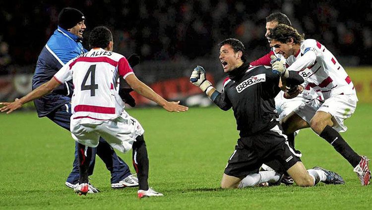 Selebrasi Andres Palop usai mencetak gol di menit akhir. Copyright: © Marca