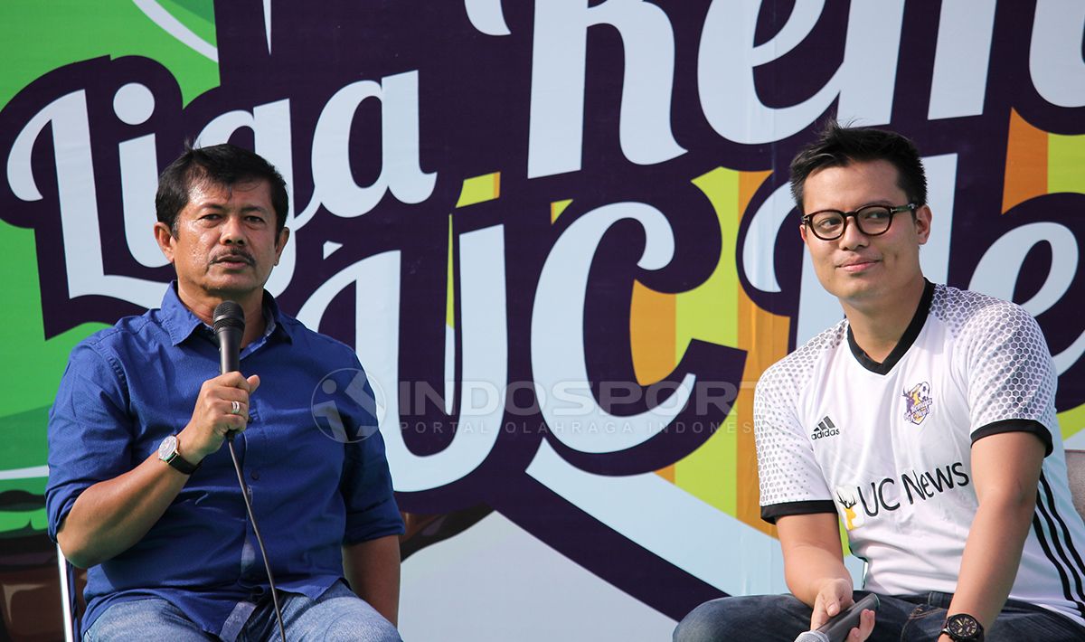 Sesi tanya jawab dengan Coach Indra Sjafri. Copyright: &copy; Wildan Hamdani/INDOSPORT