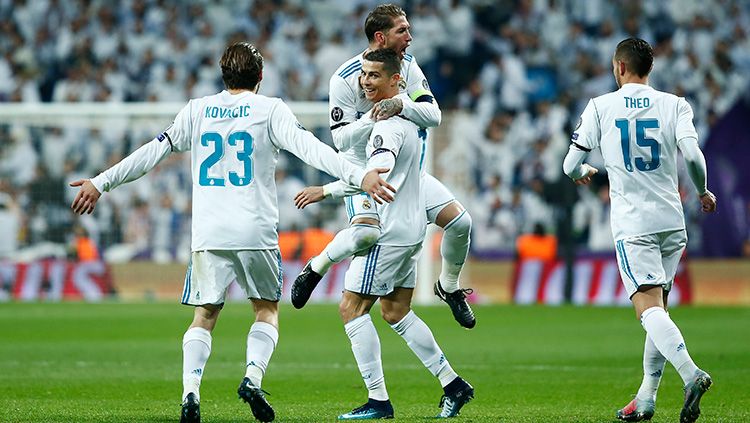 Cristiano Ronaldo merayakan gol bersama rekan satu timnya. Copyright: © INDOSPORT