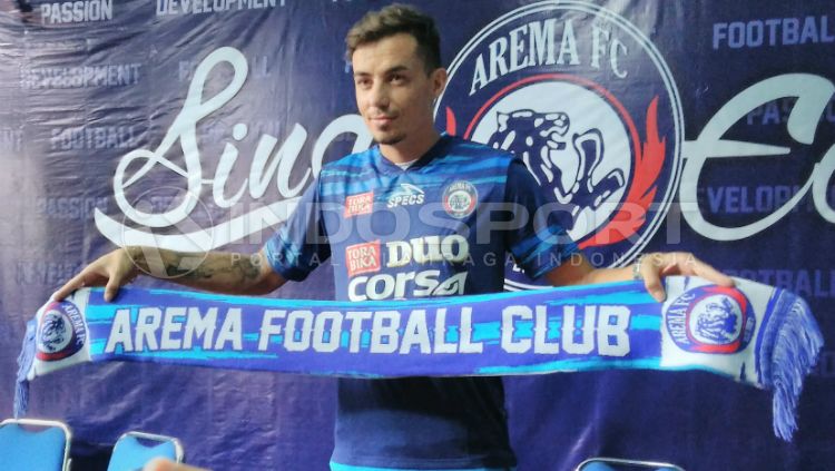 Rodrigo Ost Dos Santos resmi bergabung ke Arema FC Copyright: © Ian Setiawan/INDOSPORT