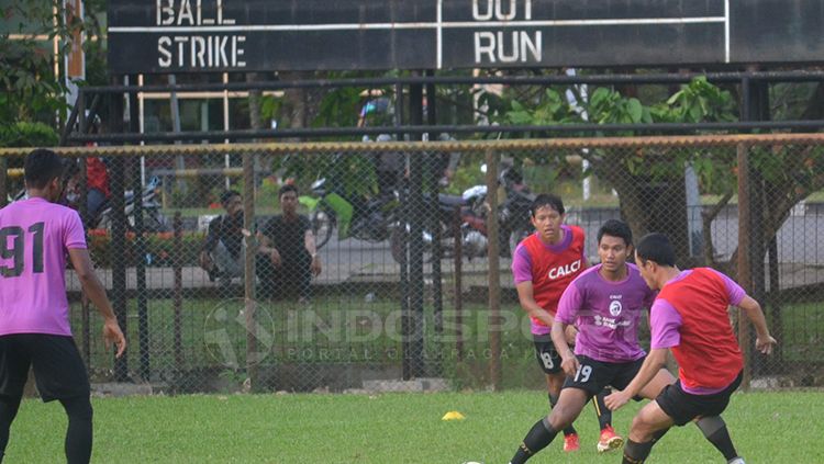 Pemain Sriwijaya FC saat melakukan latihan. Copyright: © Muhammad Effendi/INDOSPORT