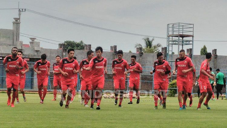 Skuat Madura United. Copyright: © INDOSPORT/Ian Setiawan